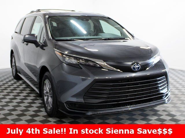 2025 Toyota Sienna LE