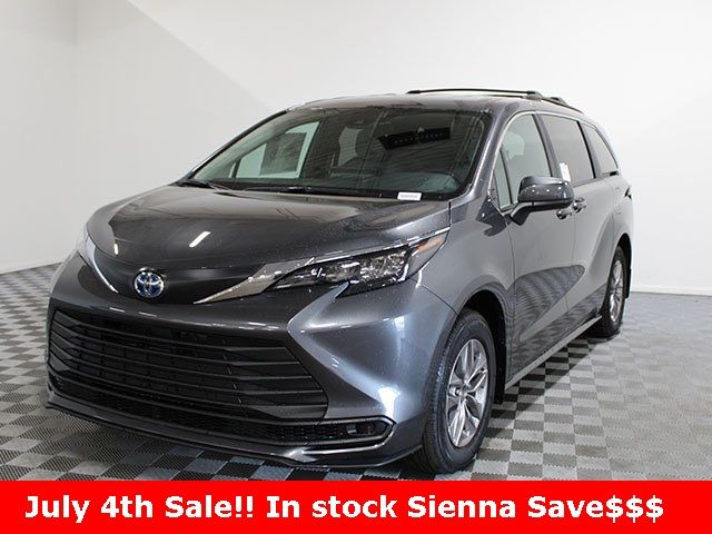 2025 Toyota Sienna LE