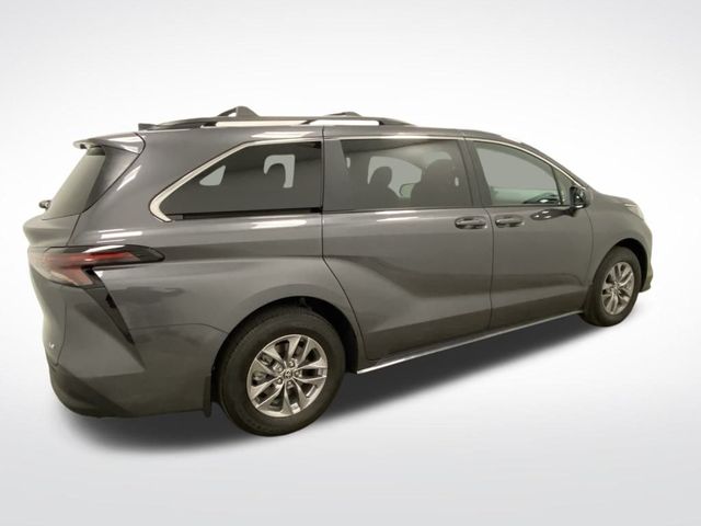 2025 Toyota Sienna LE