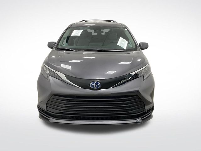 2025 Toyota Sienna LE