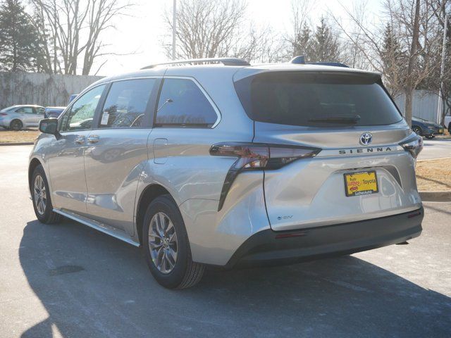 2025 Toyota Sienna LE