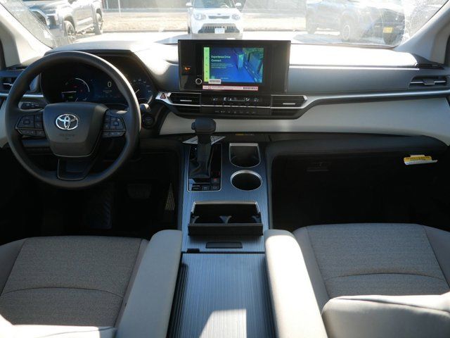 2025 Toyota Sienna LE