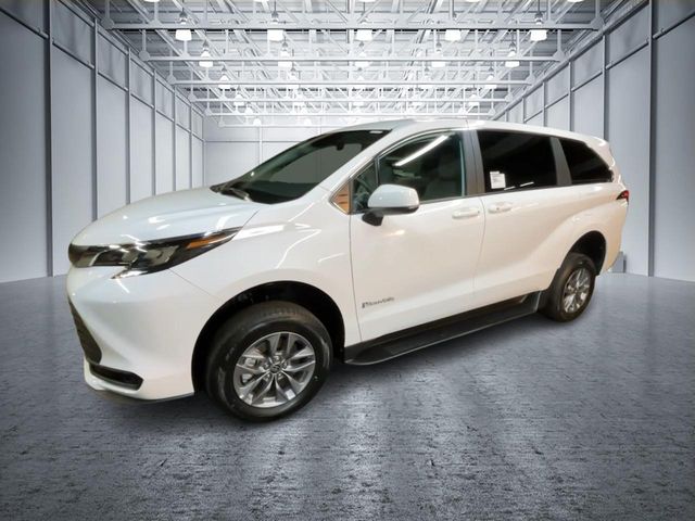 2025 Toyota Sienna LE