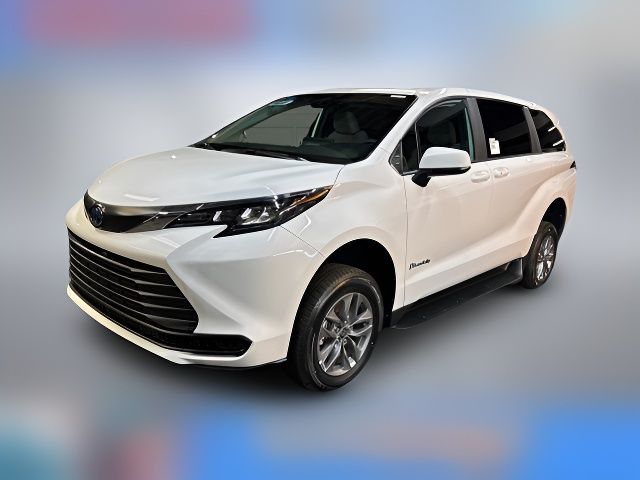 2025 Toyota Sienna LE