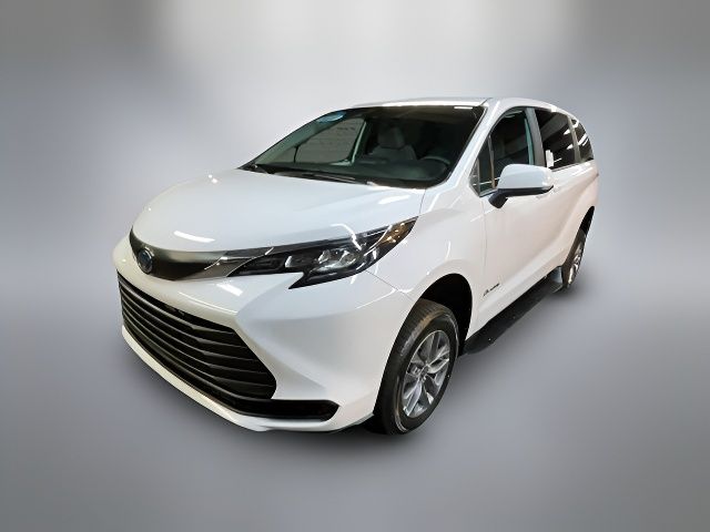 2025 Toyota Sienna LE