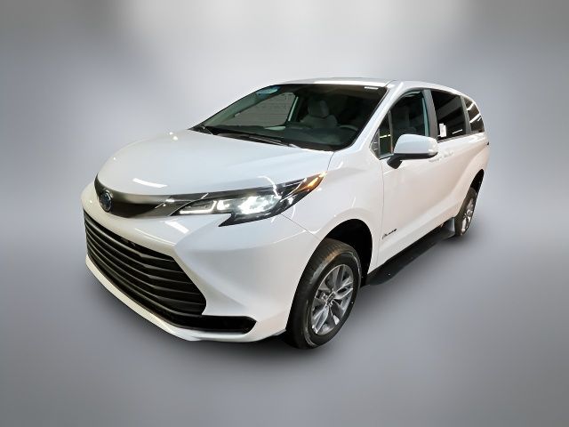 2025 Toyota Sienna LE