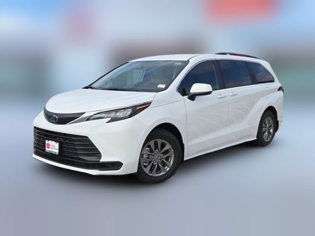 2025 Toyota Sienna LE