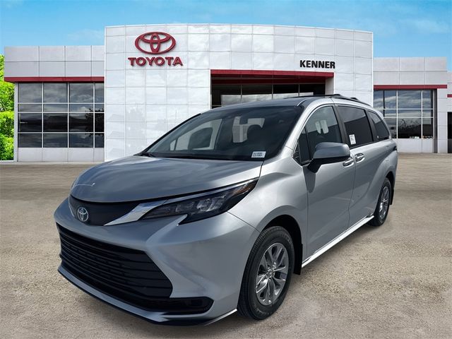 2025 Toyota Sienna LE