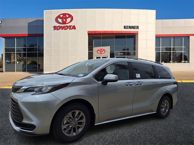 2025 Toyota Sienna LE