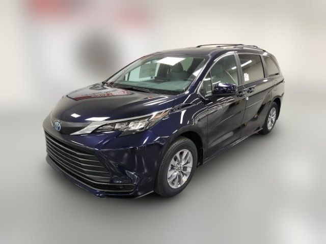 2025 Toyota Sienna LE