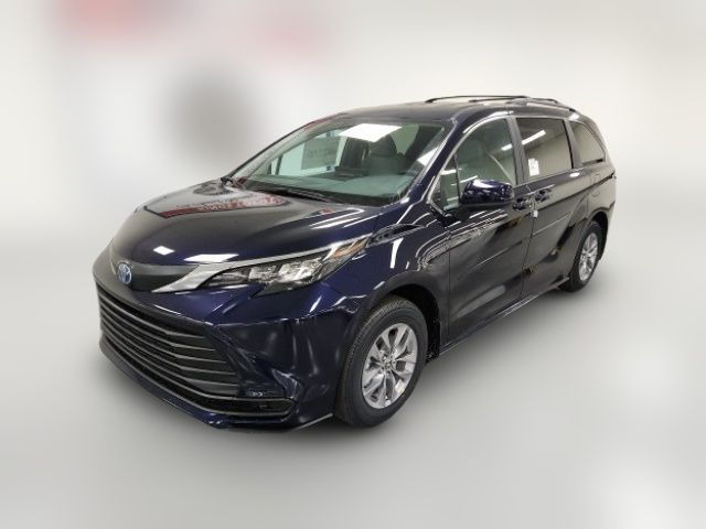 2025 Toyota Sienna LE