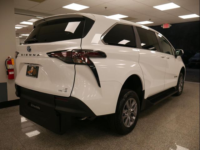 2025 Toyota Sienna LE