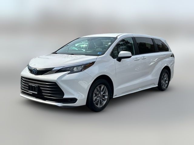 2025 Toyota Sienna LE