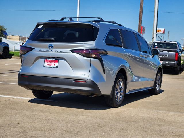 2025 Toyota Sienna LE