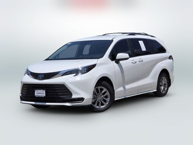 2025 Toyota Sienna LE
