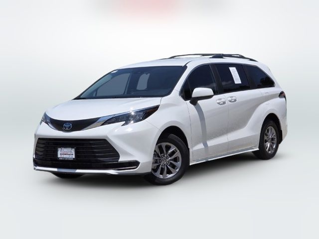 2025 Toyota Sienna LE