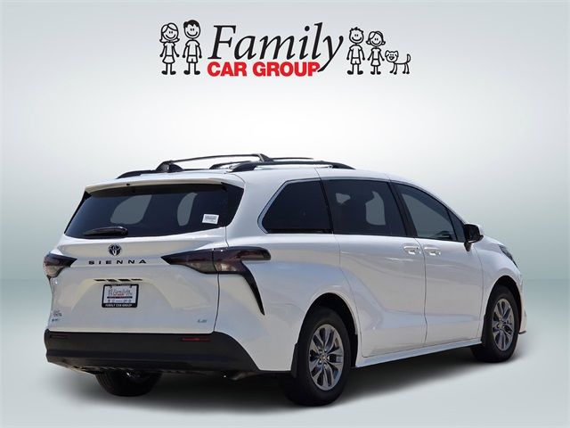 2025 Toyota Sienna LE