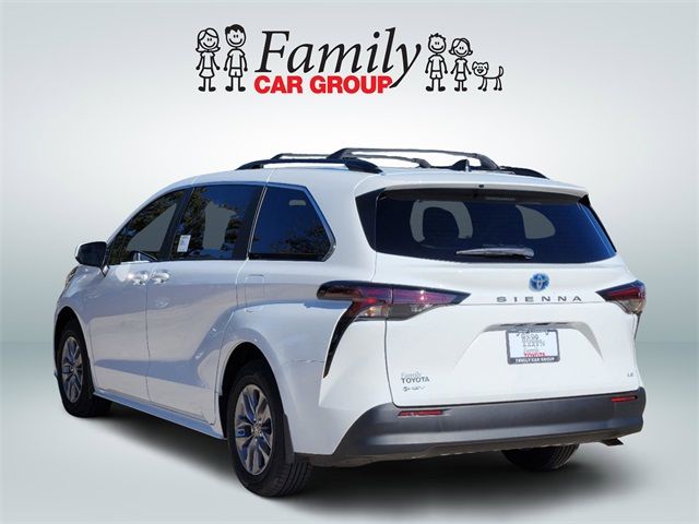 2025 Toyota Sienna LE