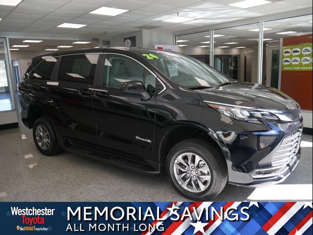 2025 Toyota Sienna LE