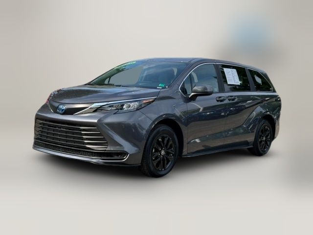 2025 Toyota Sienna LE