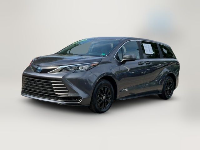 2025 Toyota Sienna LE