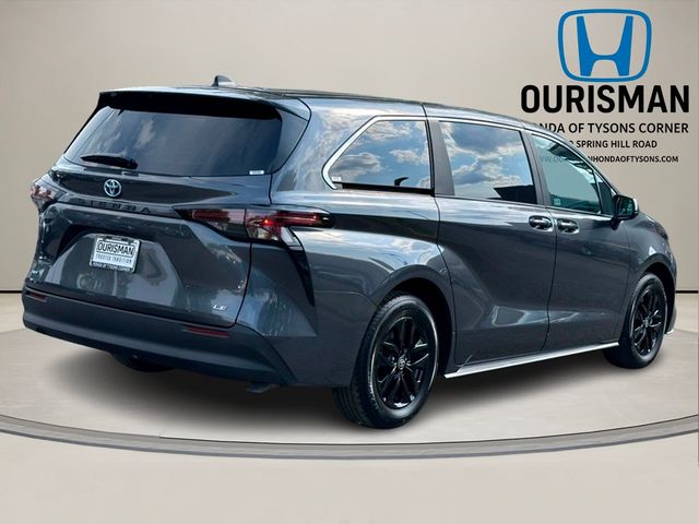 2025 Toyota Sienna LE