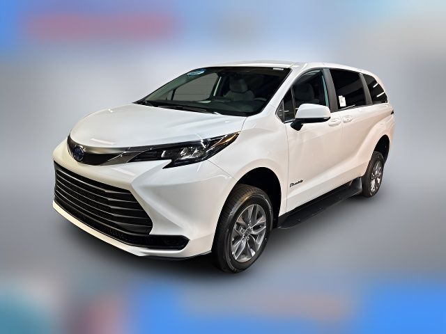 2025 Toyota Sienna LE