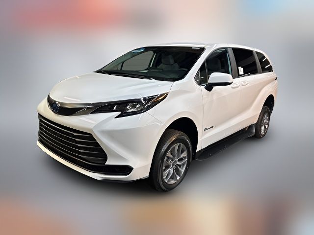 2025 Toyota Sienna LE