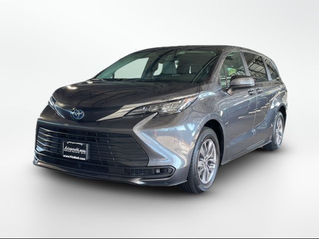 2025 Toyota Sienna LE