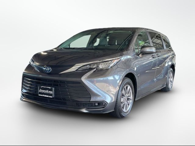 2025 Toyota Sienna LE