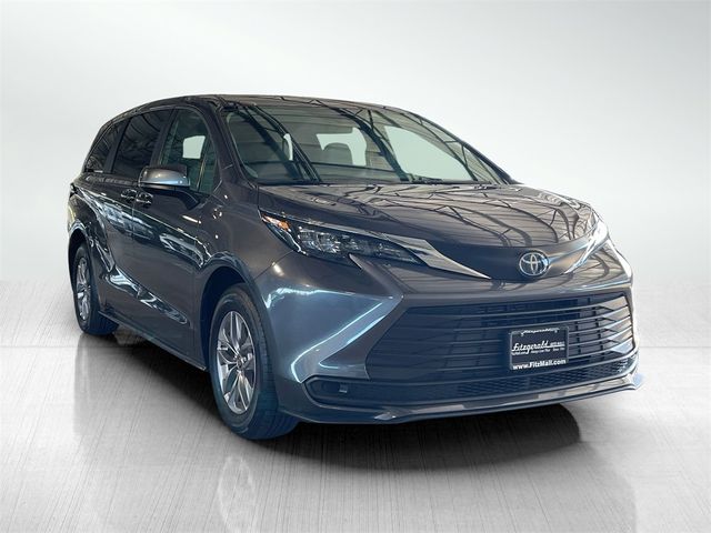 2025 Toyota Sienna LE