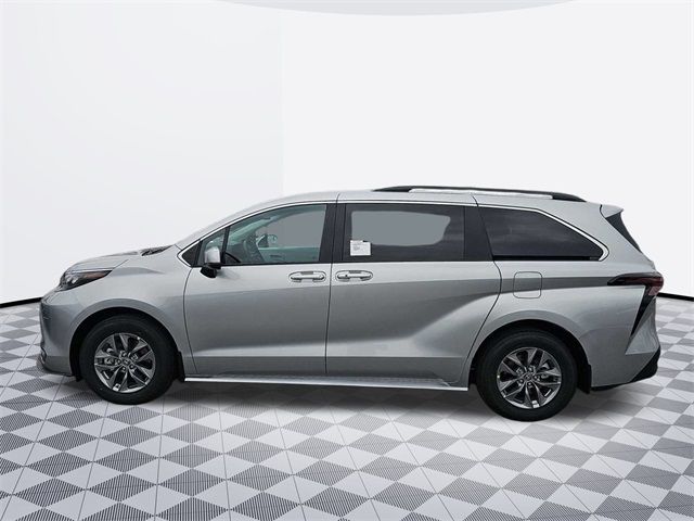 2025 Toyota Sienna LE