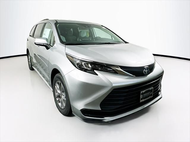 2025 Toyota Sienna LE