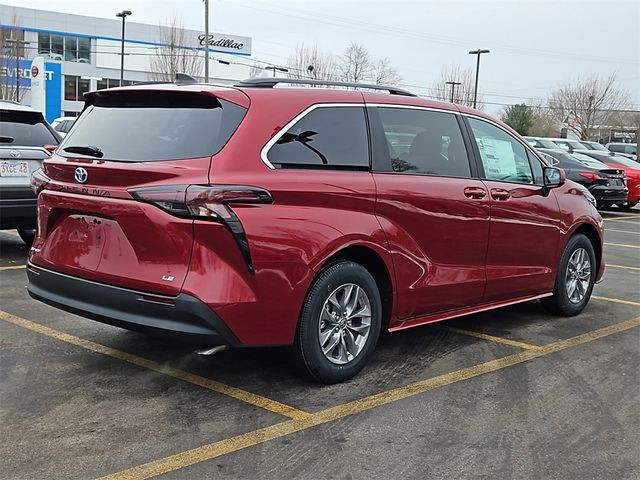 2025 Toyota Sienna LE