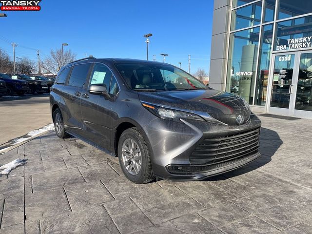 2025 Toyota Sienna LE