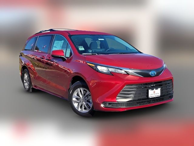 2025 Toyota Sienna LE