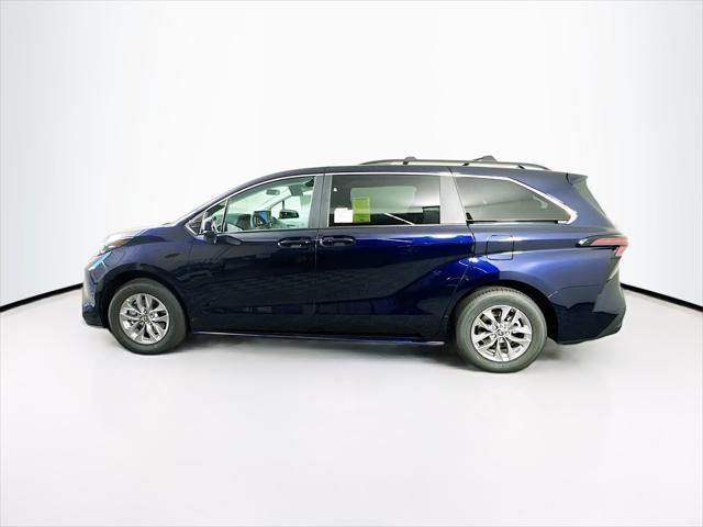 2025 Toyota Sienna LE