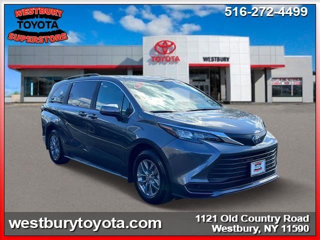 2025 Toyota Sienna LE