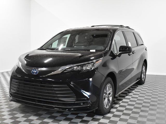 2025 Toyota Sienna LE