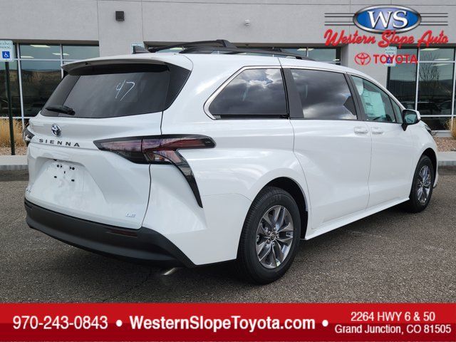 2025 Toyota Sienna LE