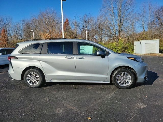 2025 Toyota Sienna LE