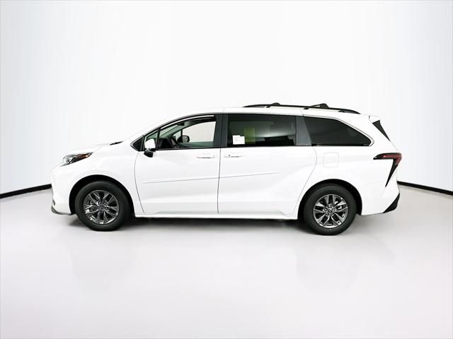 2025 Toyota Sienna LE