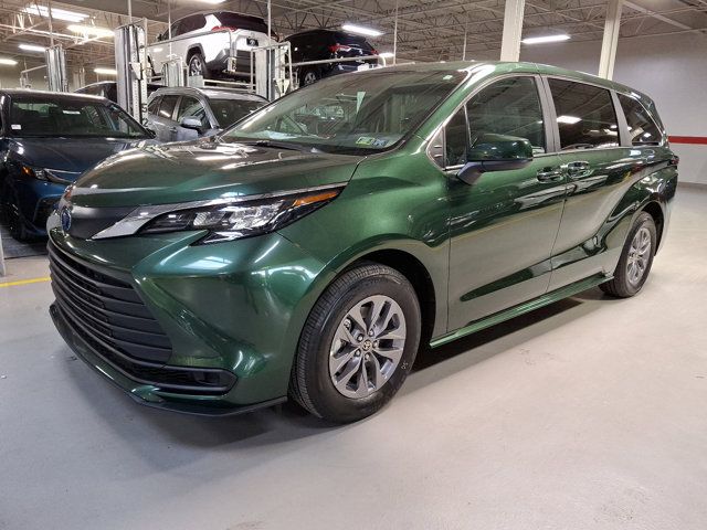 2025 Toyota Sienna LE