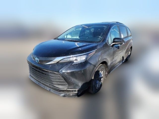 2025 Toyota Sienna LE