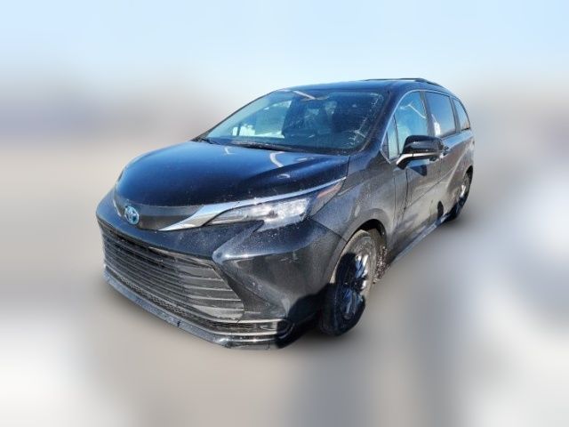 2025 Toyota Sienna LE