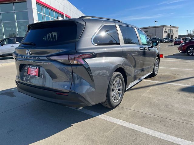 2025 Toyota Sienna LE