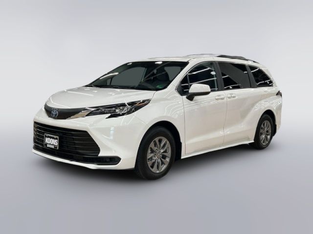 2025 Toyota Sienna LE