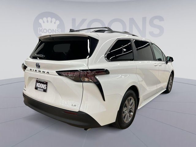 2025 Toyota Sienna LE