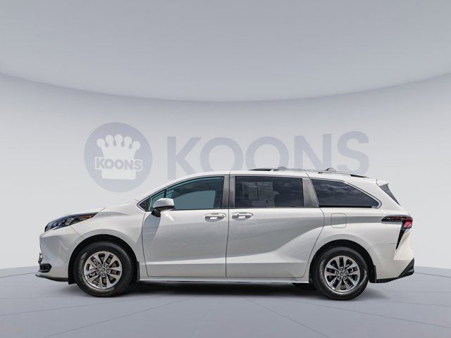 2025 Toyota Sienna LE