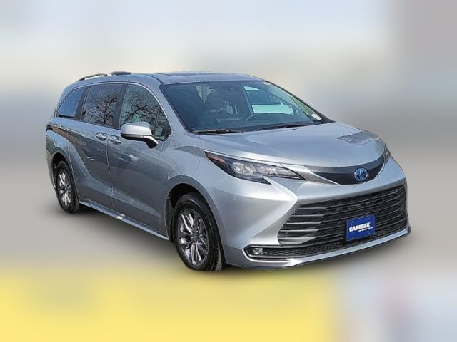 2025 Toyota Sienna XLE